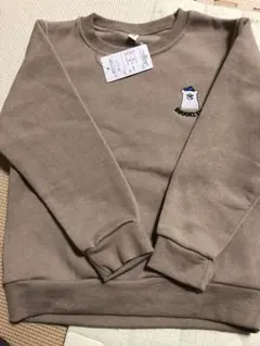 ベージュ刺繍クルーネックトレーナー　110センチ 保育園着