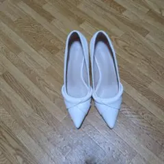 ホワイトパンプス 中ヒール ツイストポインテッドトゥパンプス[gd1590]