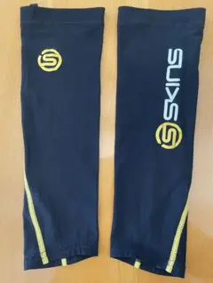 SKINS 黒 レッグスリーブ