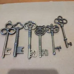 鍵 キーホルダー チャーム 6本セットアンティークゴールド色 金古美