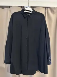 オーバーサイズ ブラック ボタンアップシャツ