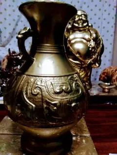 純金？金属製.美しいデザインが施された金色.花瓶. 2318㌘位 純金？金属製.美しいデザインが施された金色.花瓶. 2318㌘位 - メルカリ