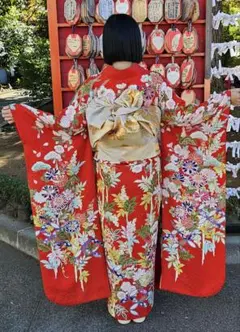 鮮やかな赤地 蝶と桜の花嫁振袖 - メルカリ