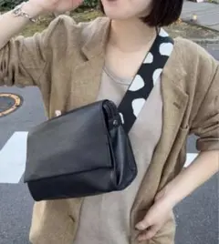 【超美品】ear PAPILLONNER ワイドテープ ショルダーバッグブラック