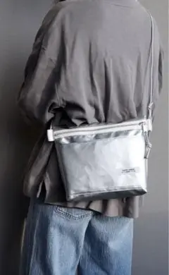軽量ショルダーバッグ　サコッシュ　（ショルダーひも付き）