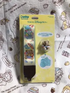 【新品.未使用】☆香港ディズニー限定 ジェラトーニ カメラストラップ☆ 香港 ディズニー ジェラトーニ カメラストラップ ピンバッジ付き