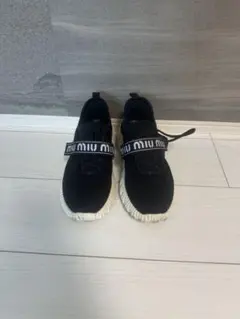 ミュウミュウ　miumiu (35.5) スリッポン　スニーカー　ビジュー　黒 miumiu ミュウミュウ ビジュー スニーカー 【公式通販】