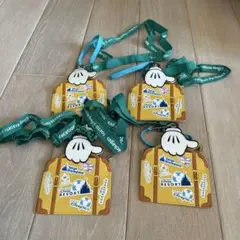 東京ディズニーリゾート　スーツケース型ストラップ 4個セット　パスケース