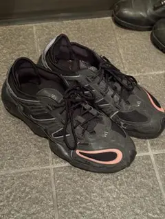 adidas スニーカー