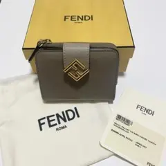フェンディ FENDI 折財布 二つ折財布 FFダイヤモンド 8M0490