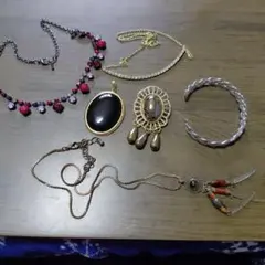 ビーズとストーンのネックレスセット