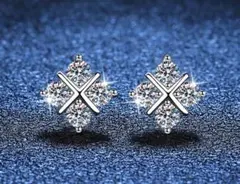 GRAモアサナイト クローバーピアス