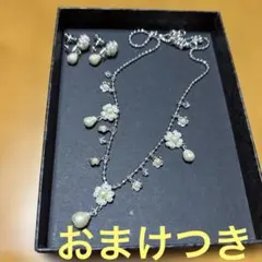 petite robe noire ネックレス＆ブレスレット＆ピアスセット - メルカリ