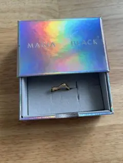 ひろ様専用 MARIA BLACK ピアス Escape Huggie 片耳用 - メルカリ