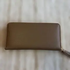 【新品未使用】ベージュ ラウンドファスナー長財布 タッセル付き