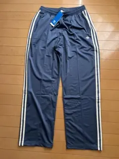 トラックパンツ