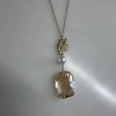 リーフモチーフ ビジュー ネックレス ゴールドカラー
