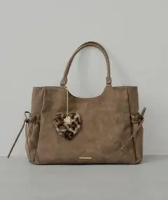 新品未使用【Chico】ハートファーチャーム付きトートバッグブラウン