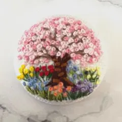 ハンドメイド刺繍ブローチ 8014