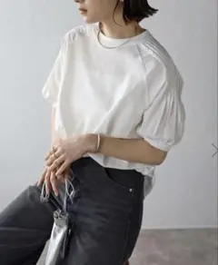 【新品】BONJOUR SAGAN 袖プリーツTシャツ／オフホワイト／半袖