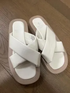 新品　クロスストラップサンダル　トング　ぺたんこ　厚底