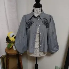 【美品】チェック柄刺繍入りバルーンスリーブ袖シャツ（INGNI）