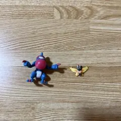 立体ポケモン図鑑　ドクロッグ　ガーメイル　フィギュアのみ