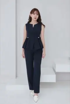 HEVE Ripple Peplum Blouse - メルカリ