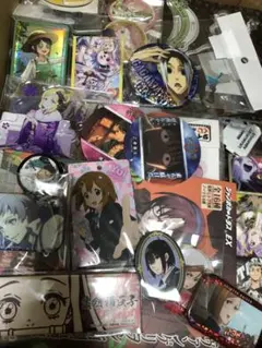 アニメグッズ、缶バッジ・ぬいぐるみ、まとめ売りH 100点以上 - メルカリ