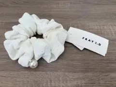 (新品タグ付き)FRAY I.D パール付きホワイトシュシュ