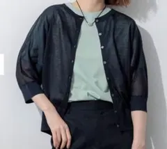 美品【23区】シャイニーシアー ドルマンスリーブ 2WAY カーディガンのサムネイル