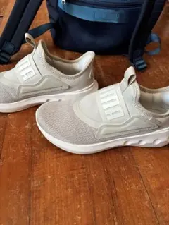 PUMA スニーカー スリッポン ベージュのサムネイル
