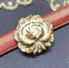 メタルローズの帯留め　白　薔薇　帯留め
