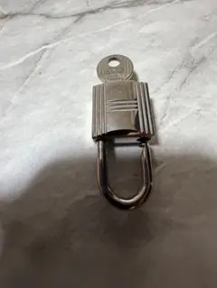 HERMES 南京錠 カデナ エルメス シルバー チャーム パドロック - メルカリ