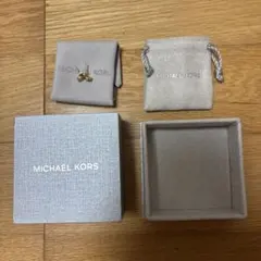 MICHAEL KORS ゴールドスタッドピアス
