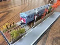 ジオラマ　Ｎゲージ　秋の踏切と道路と柿の木（ケース付き展示台）のサムネイル