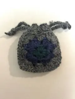 ハンドメイド　グレー　かぎ針編み　巾着袋　グラニースクエア