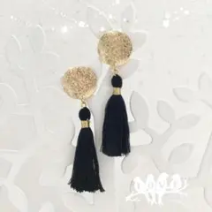 ゴールドプレート&ブラックタッセルピアス♬