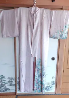 薄いピンクの訪問着 花柄刺繍