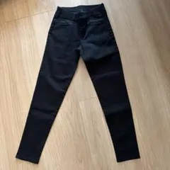 UNIQLO ブラック スリムフィット 長ズボン 140cm