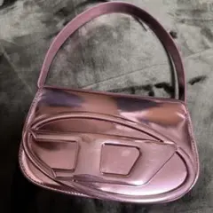 【DIESEL】1dr カウレザーショルダーバッグ メタリックピンク