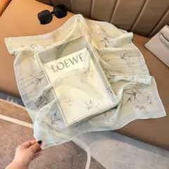 花柄 100%シルク スカーフ　約66cm 薄手　絹製　夏コーデ