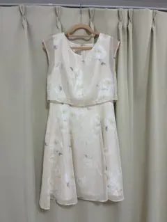 BE RADIANCE 花柄 ノースリーブ ひざ丈ワンピースのサムネイル