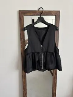 JEANASiS/サテンペプラムZIPベスト