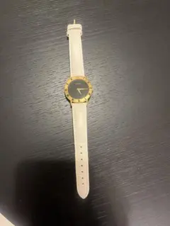 GUCCI 腕時計 ゴールド ブラック文字盤