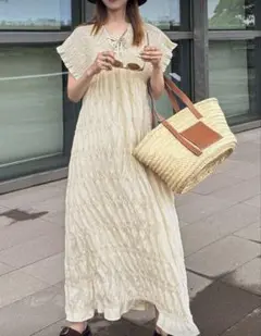 美品❗️シャーリングロングワンピース ベージュ Sサイズ