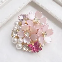 ＊桜＊パール＆ビジューブローチ✨　桜　母の日　プレゼント　ハレの日　花見　軽量
