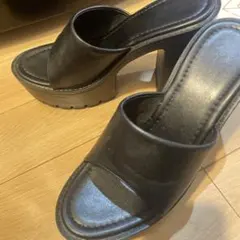 シーイン　厚底サンダルのサムネイル