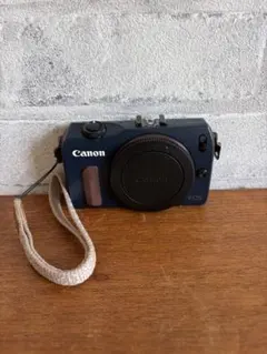 Canon EOS M ボディ ミラーレス一眼 説明書、メタルハンドグリップ付きのサムネイル