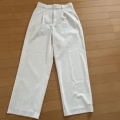 ユニクロ　ホワイト ワイドパンツ バックポケット付き